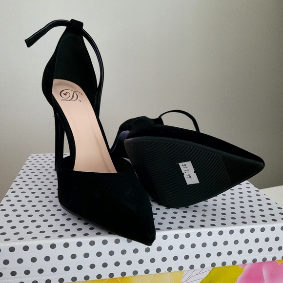 New w/box | Heels - Picture 4 of 11
